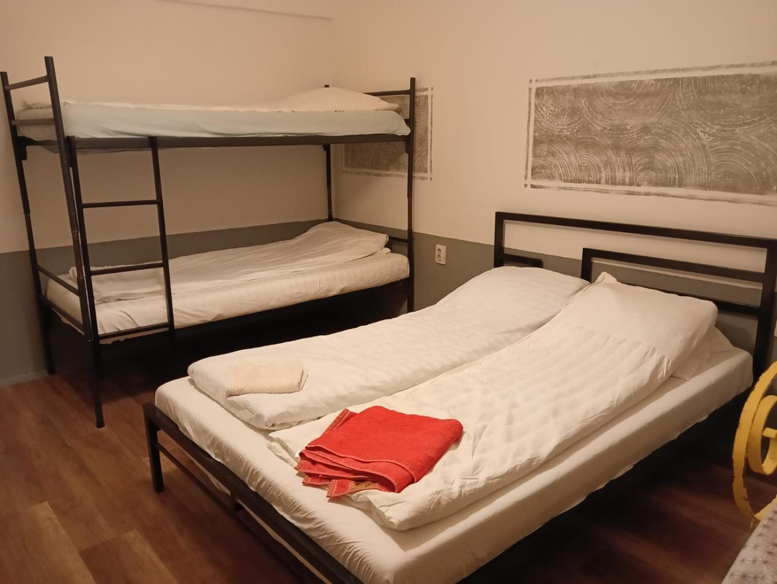 Zen Hostel Cluj-Napoca Luaran gambar